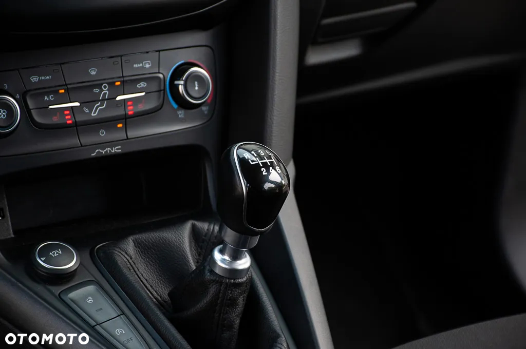 Ford Focus 1.5 EcoBlue Start-Stopp-System TITANIUM - 34