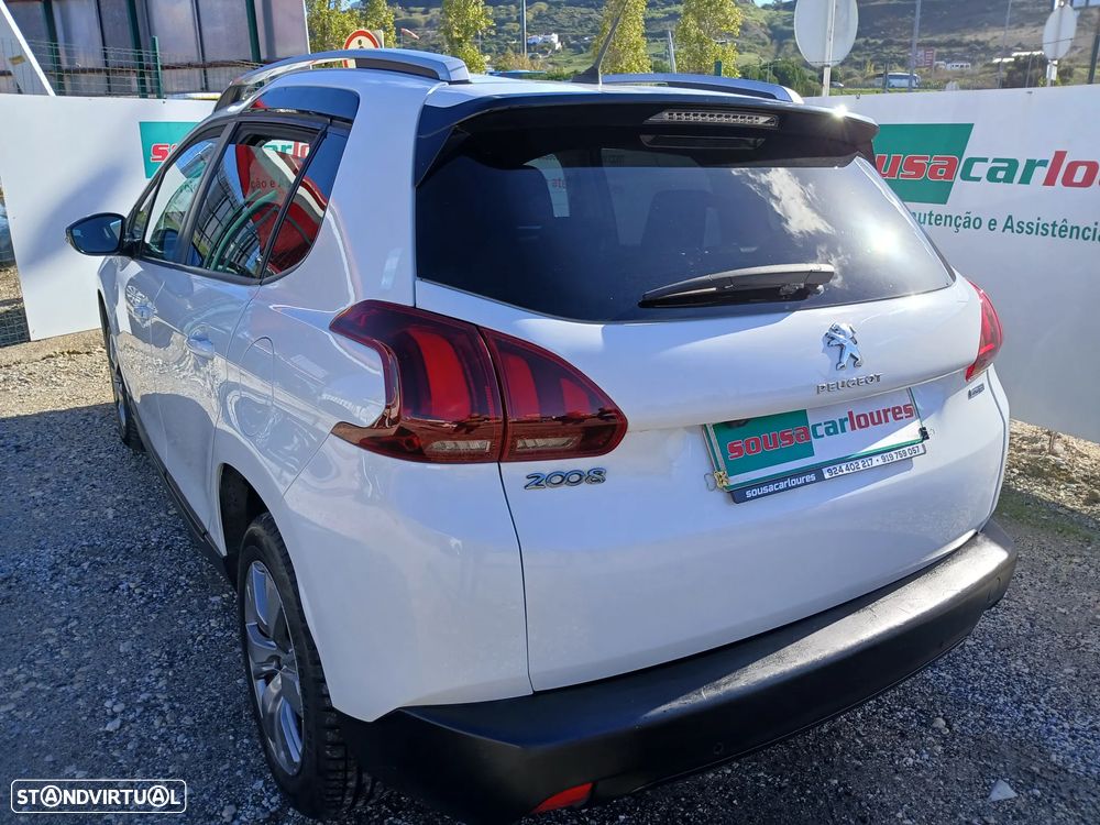 Peugeot 2008 1.2 PureTech Style - 12