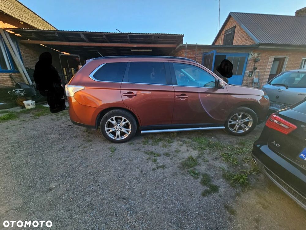 Mitsubishi Outlander - 1