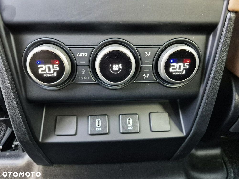 Land Rover Defender - 31