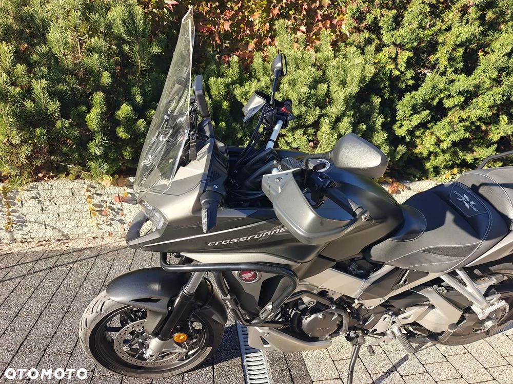 Honda VFR - 12