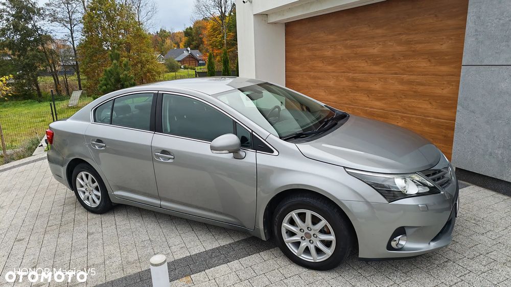 Toyota Avensis 1.8 Comfort - 24