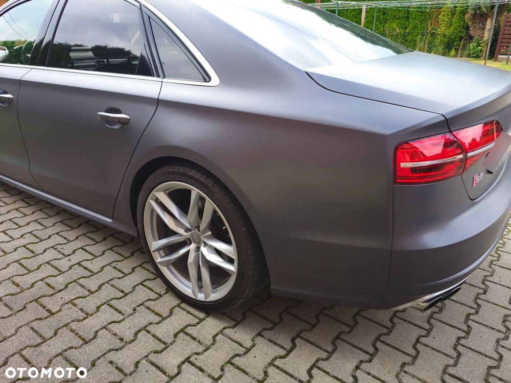 Audi S8 - 11