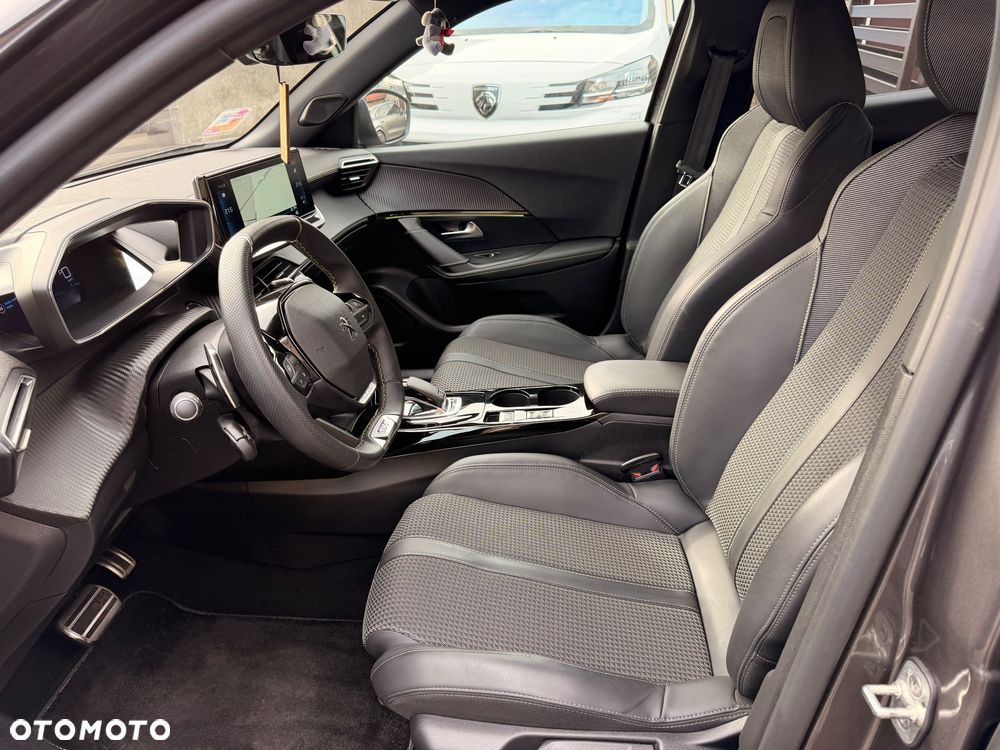 Peugeot 2008 PureTech 130 EAT8 GT - 16