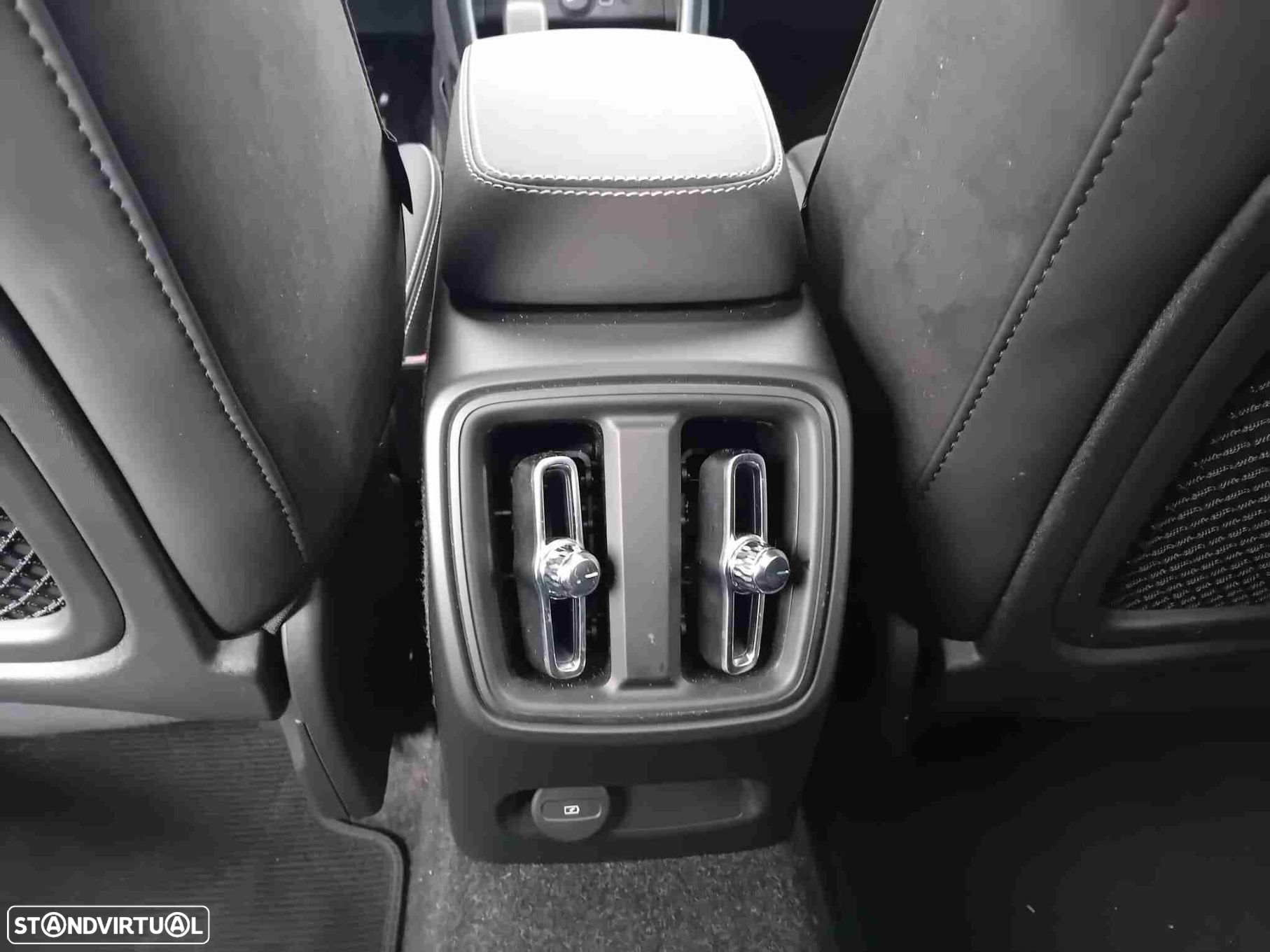 Volvo C40 Recharge Plus - 12