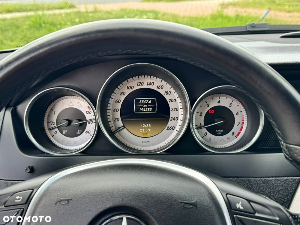 Mercedes-Benz Klasa C 180 CGI BlueEff Avantgarde - 28