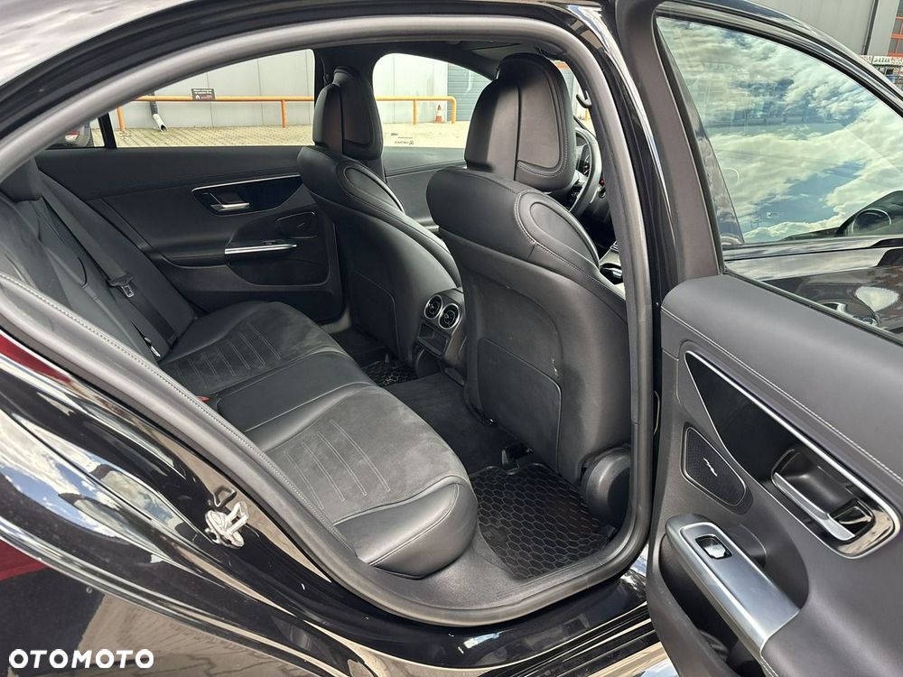 Mercedes-Benz Klasa C 200 4Matic 9G-TRONIC AMG Line - 15