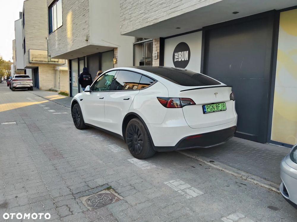 Tesla Model Y - 14