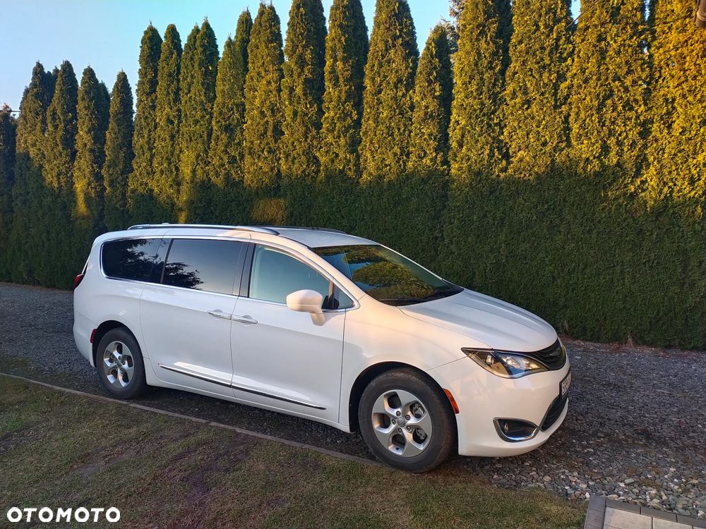 Chrysler Pacifica - 2