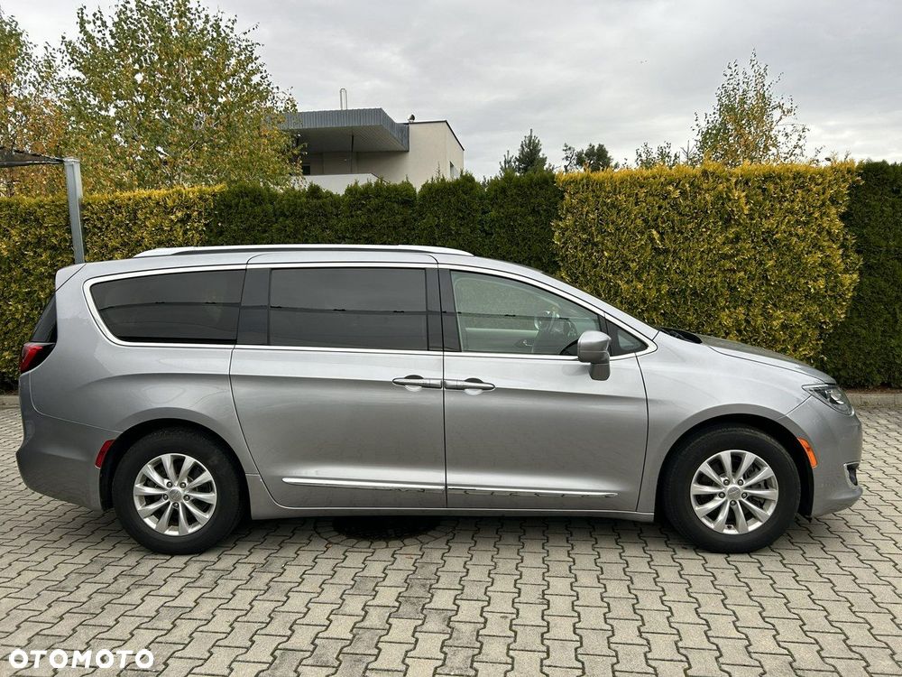 Chrysler Pacifica - 2