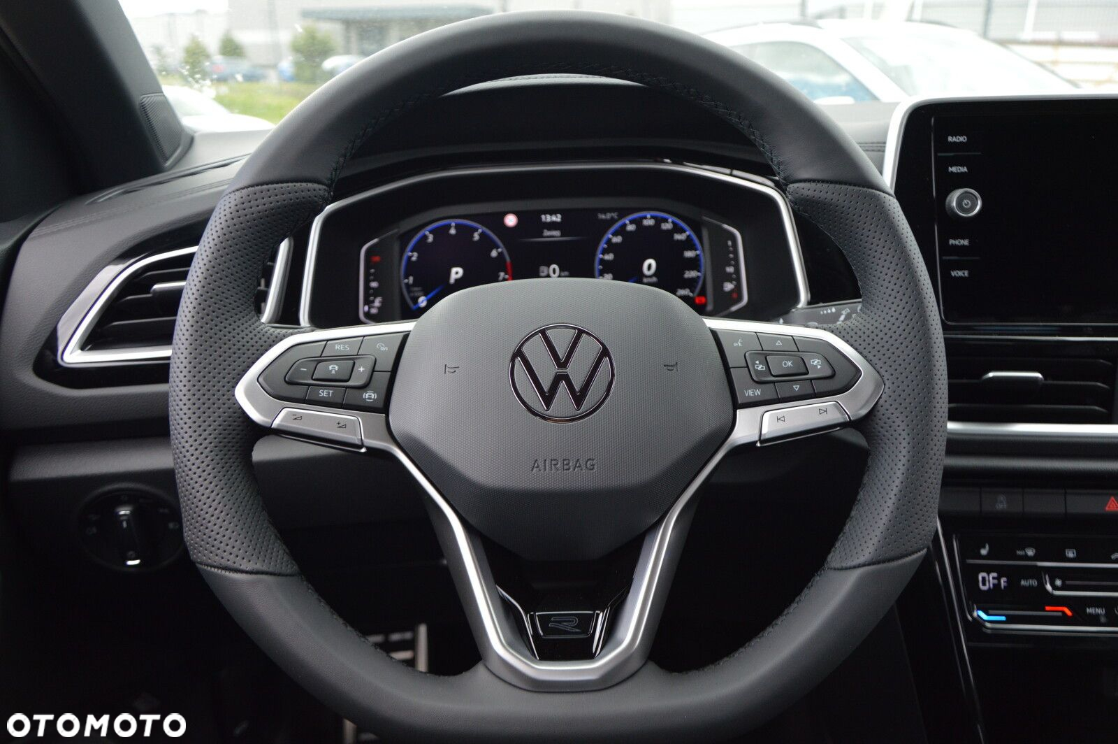 Volkswagen T-Roc - 12