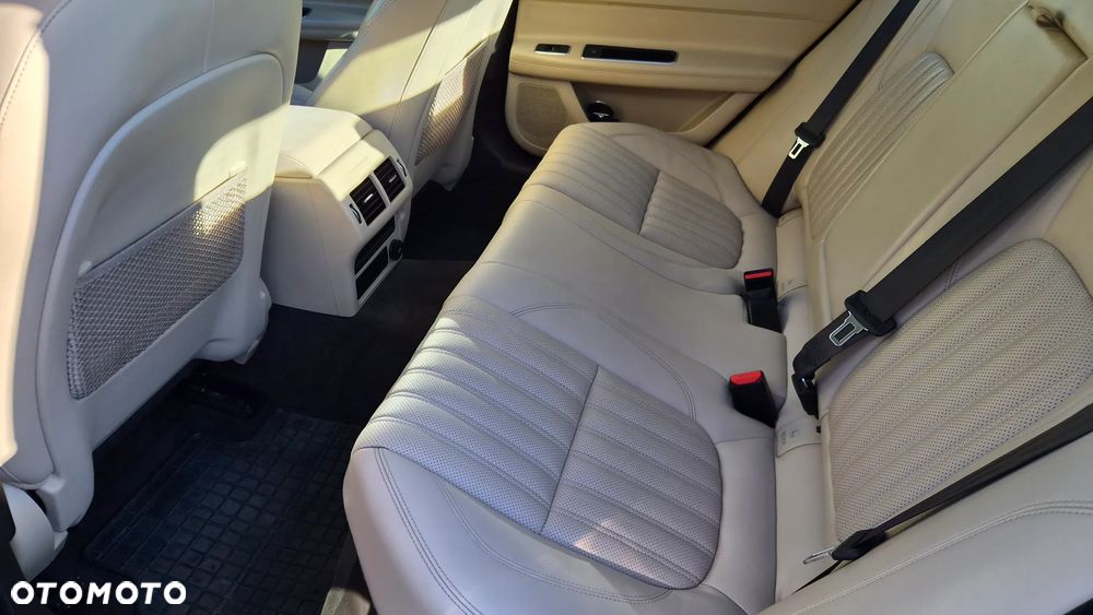 Jaguar XF 2.0 i4D Portfolio - 9