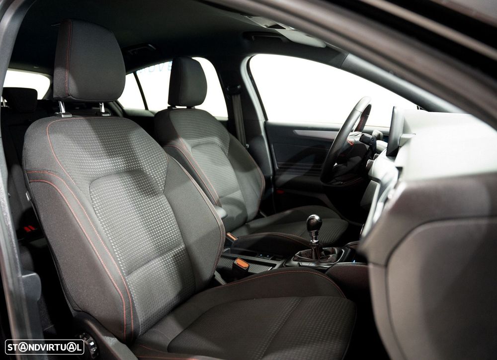 Ford Focus 1.0 EcoBoost MHEV ST-Line - 14