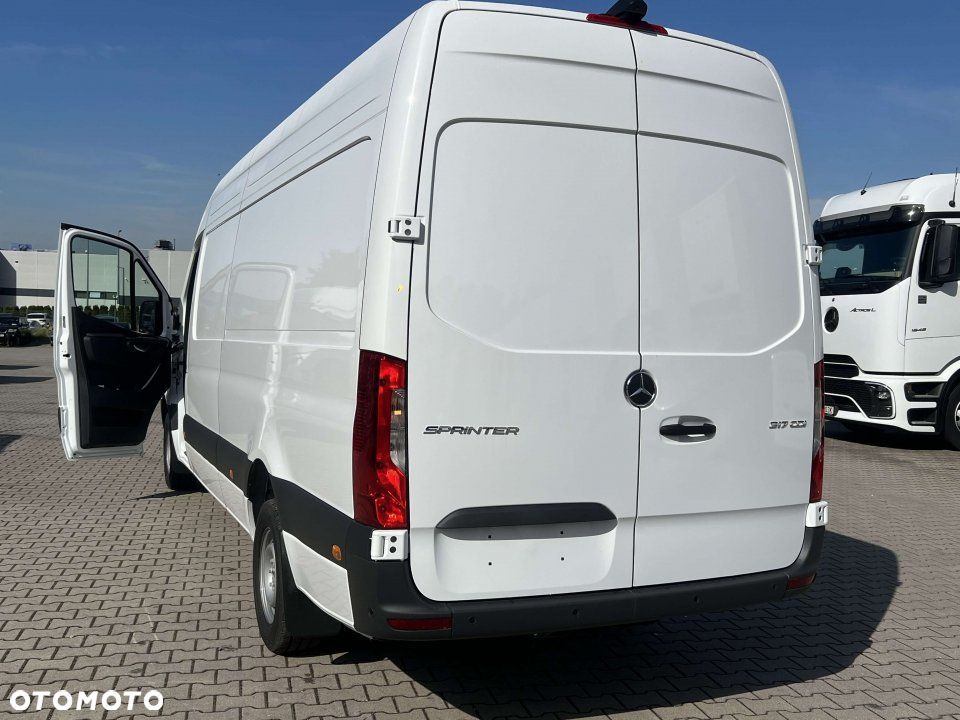 Mercedes-Benz Sprinter - 4