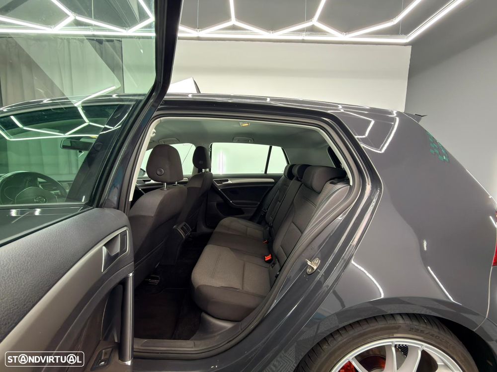 VW Golf 2.0 TDi Confortline - 9