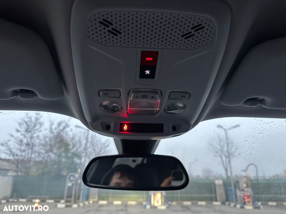 Peugeot 2008 BlueHDi 130 EAT8 GT Pack - 11