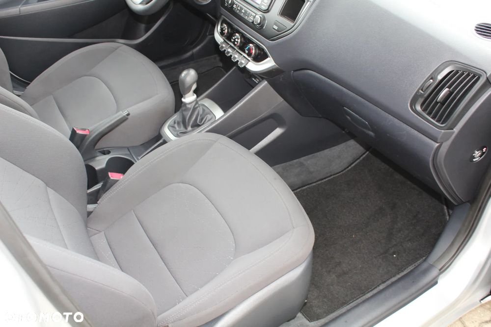 Kia Rio - 21