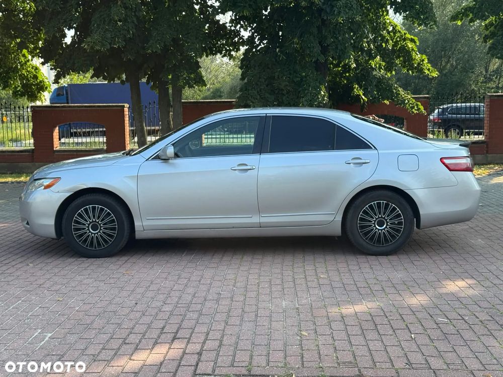 Toyota Camry - 5