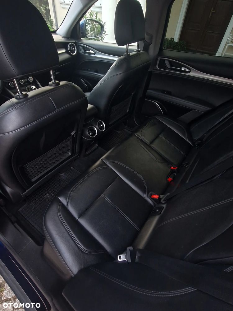 Alfa Romeo Stelvio 2.0 Turbo 16V AT8-Q4 Ti - 7