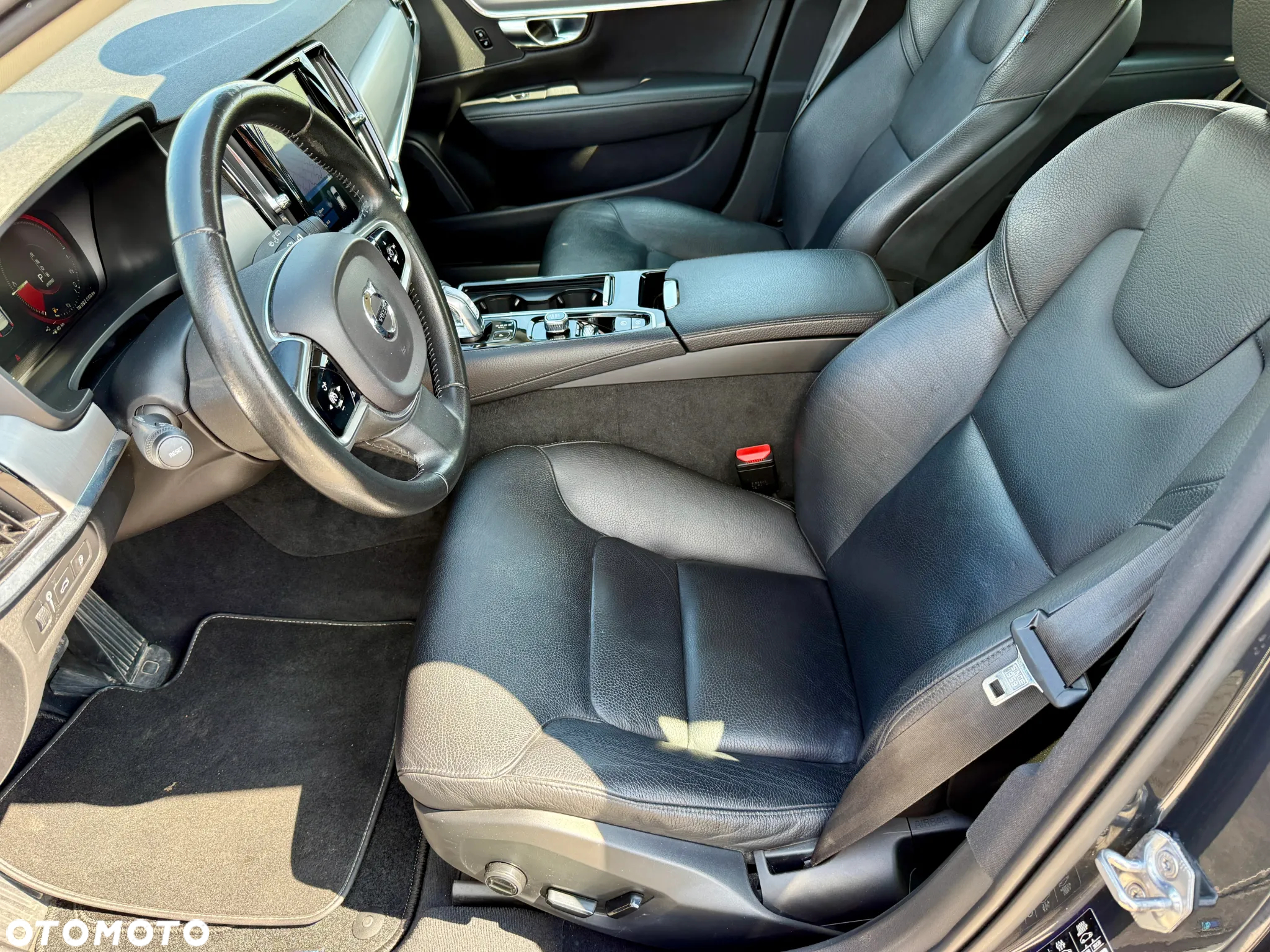 Volvo V90 T8 AWD Plug-In Hybrid Momentum Pro - 17