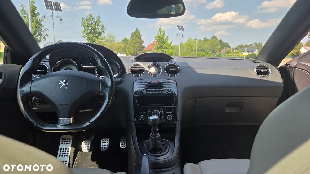 Peugeot RCZ - 8