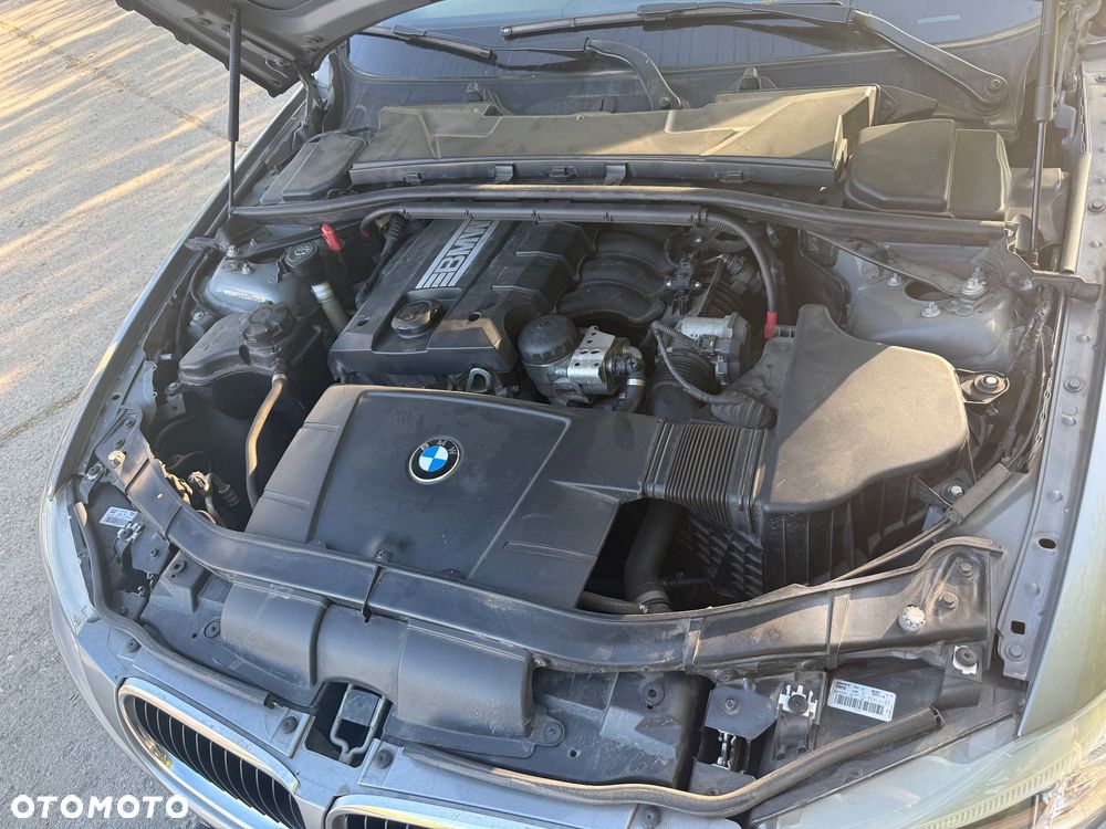 BMW Seria 3 318i - 22