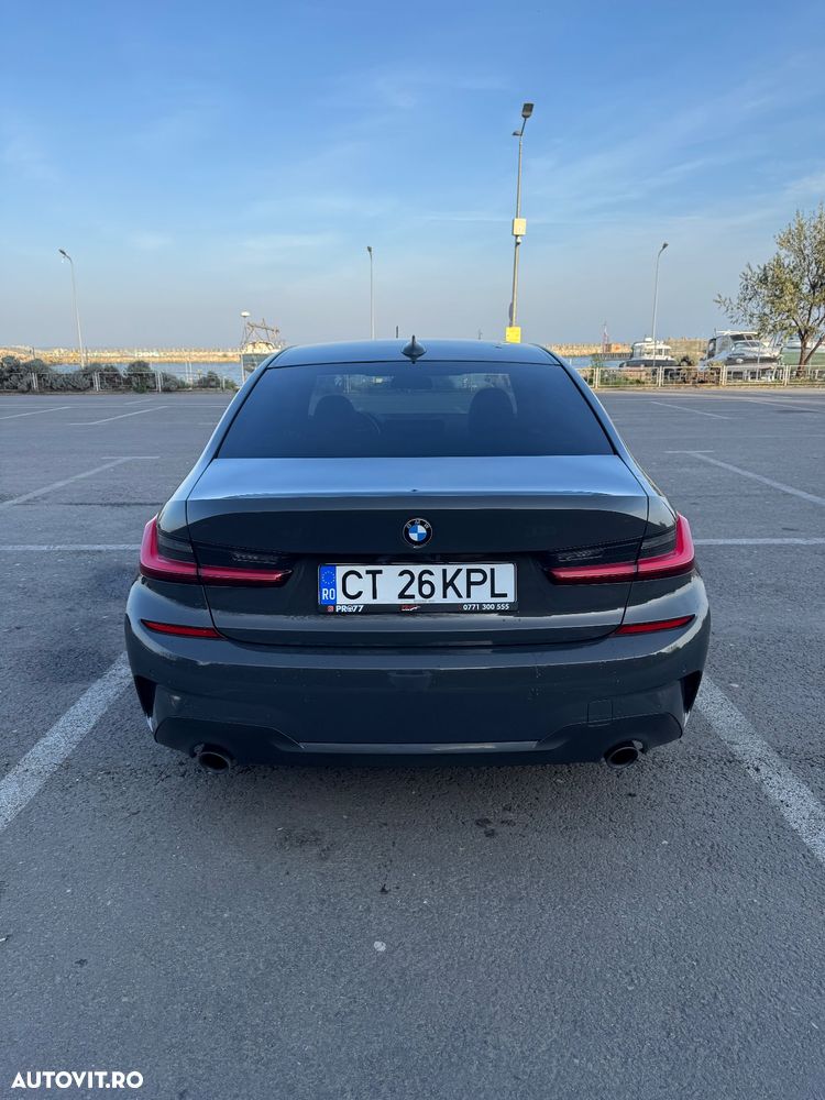 BMW Seria 3 330i xDrive AT - 3
