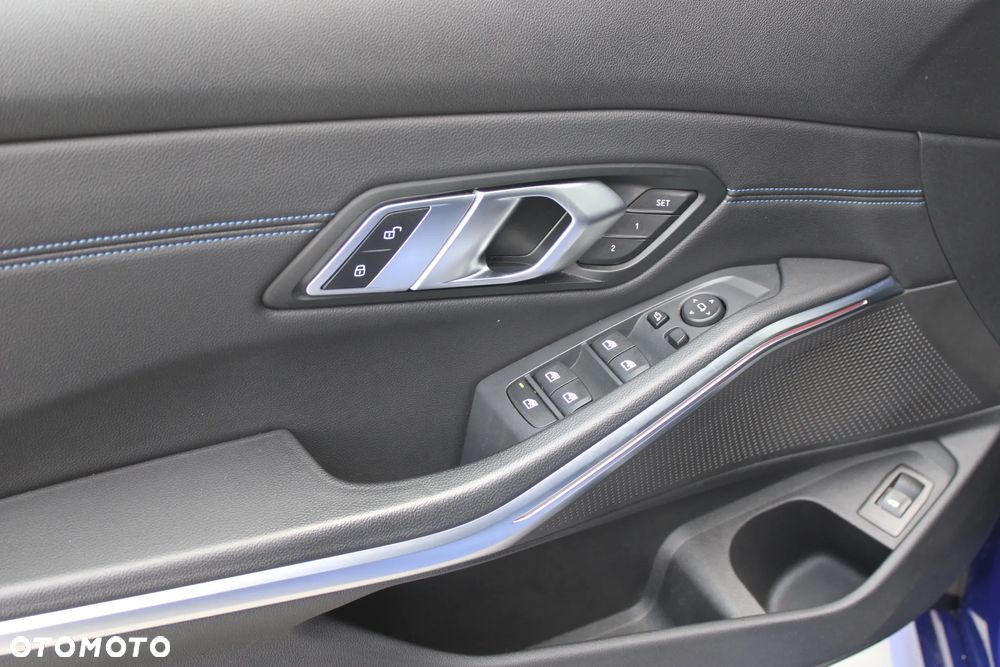 BMW Seria 3 320d xDrive M Sport sport - 24