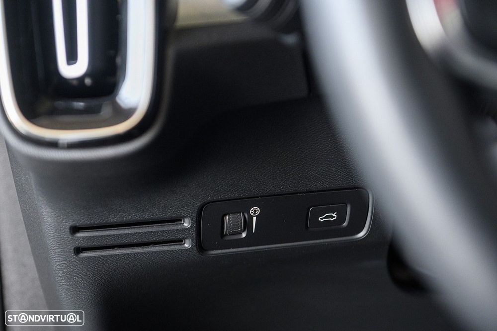 Volvo XC 40 1.5 T2 Plus Dark Auto - 56