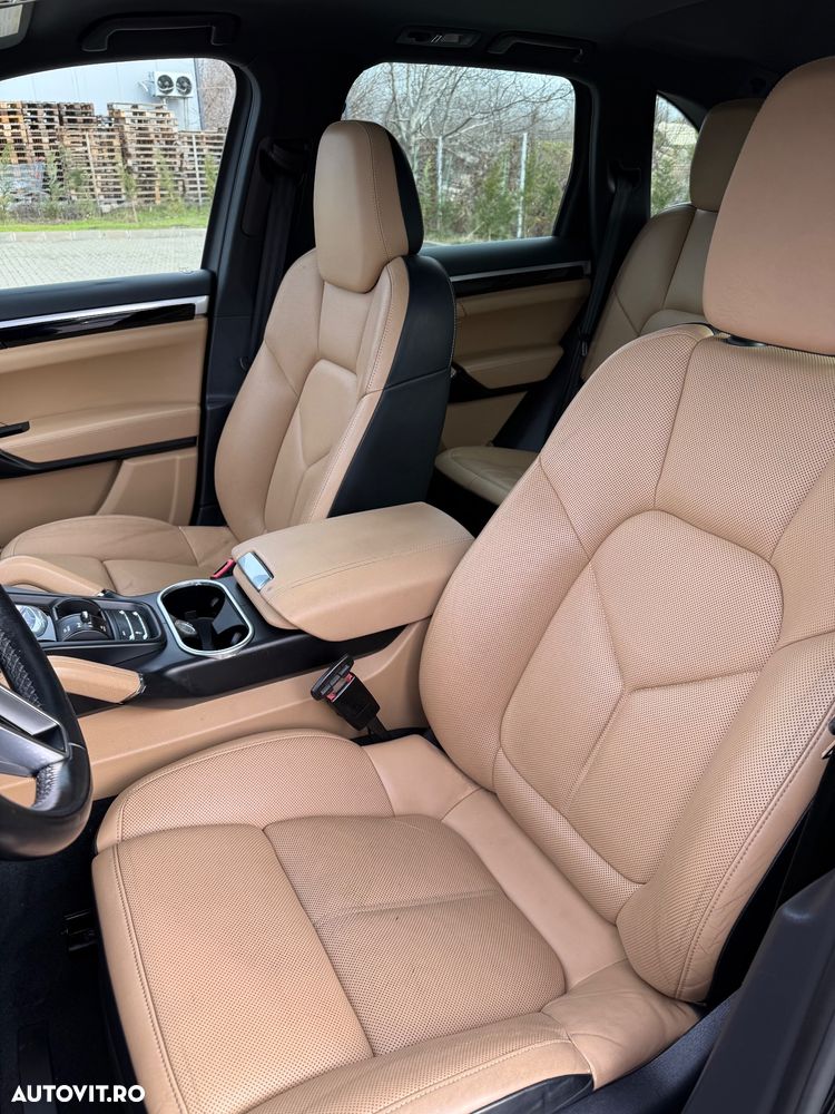 Porsche Cayenne Platinum Edition - 17
