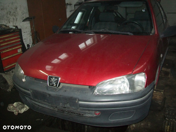 lampa prawa przednia peugeot 106