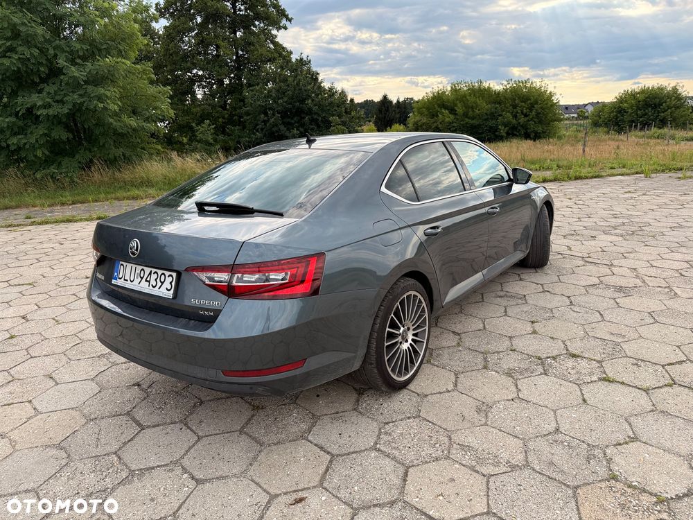 Skoda Superb 2.0 TDI 4x4 L&K DSG - 3