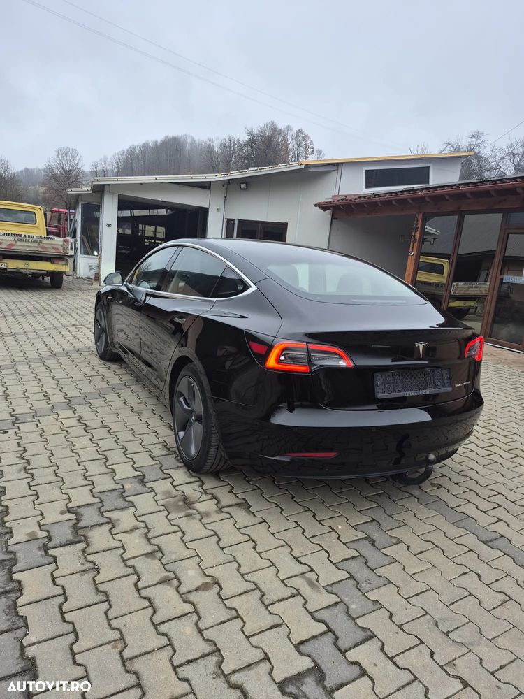 Tesla Model 3 - 7