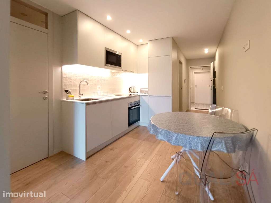 Apartamento T1+1 equipado e mobilado e com varanda no centro histór... - Grande imagem: 3/26