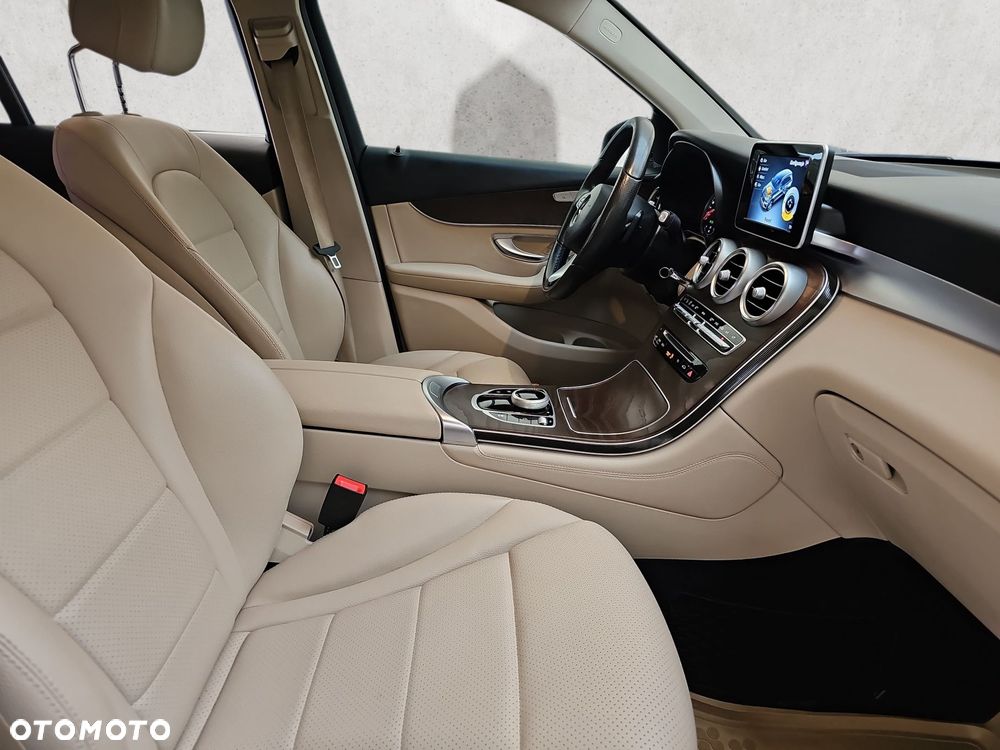 Mercedes-Benz GLC 220 d 4-Matic - 23
