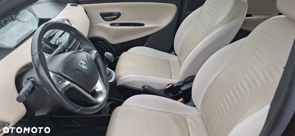 Lancia Ypsilon Y 0.9 TwinAir Turbo 8V Automatik Platinum - 11