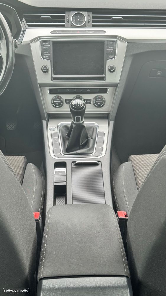 VW Passat Variant 1.6 TDI BlueMotion - 29