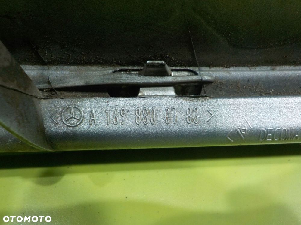 MERCEDES B W245 1.7 B 05r 5D atrapa grill A1698800783 - 5