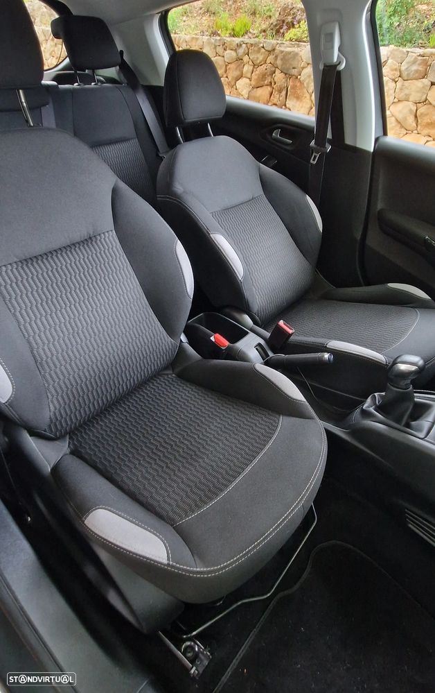 Peugeot 208 PureTech 82 Style - 18