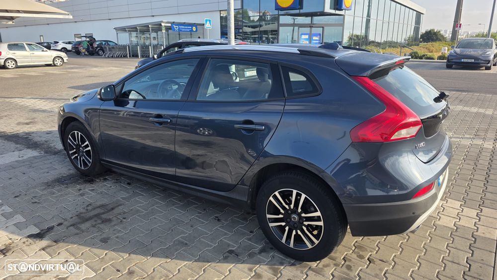 Volvo V40 2.0 D3 Momentum Geartronic - 4