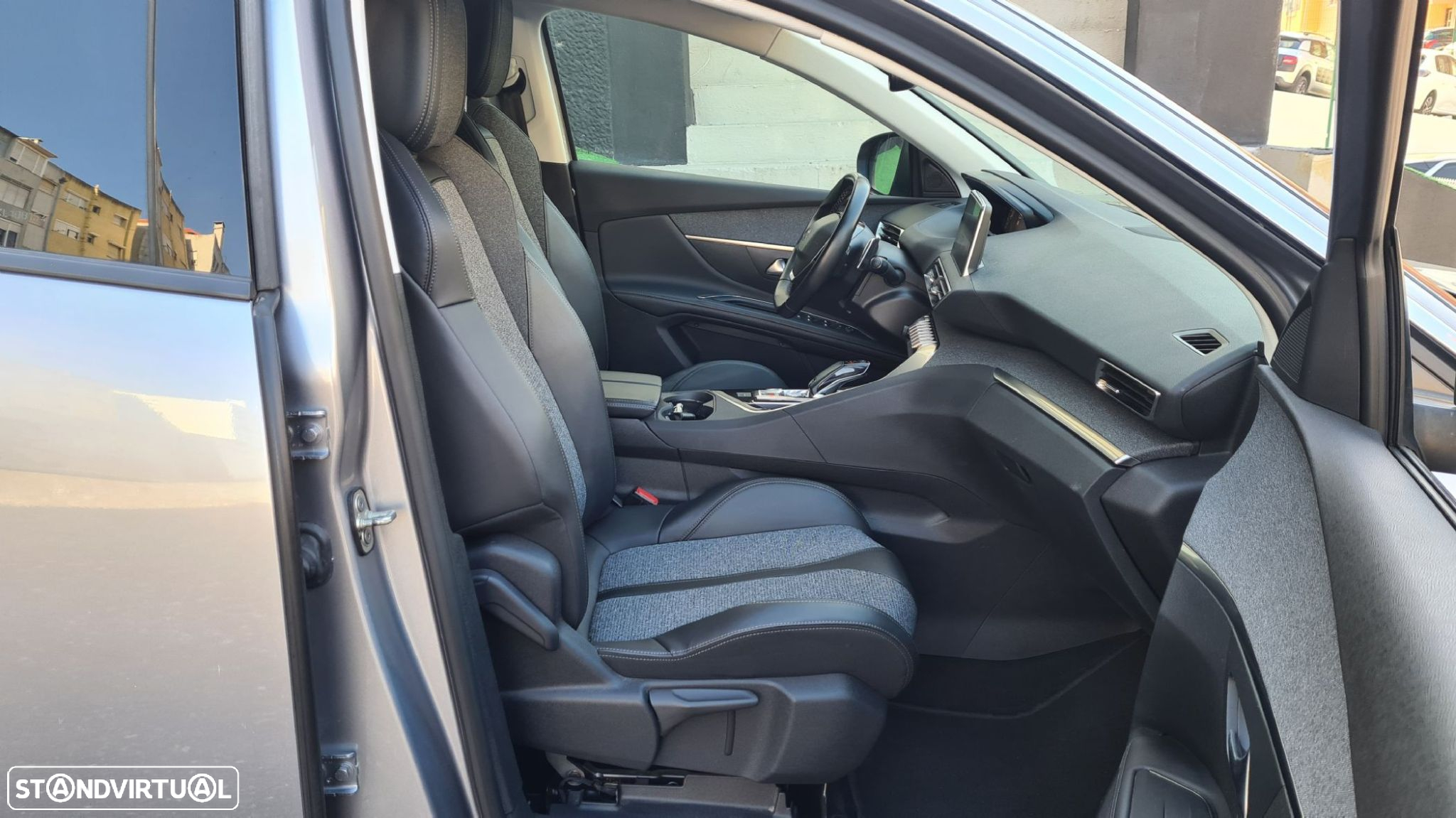 Peugeot 5008 1.5 BlueHDi Allure EAT8 - 42