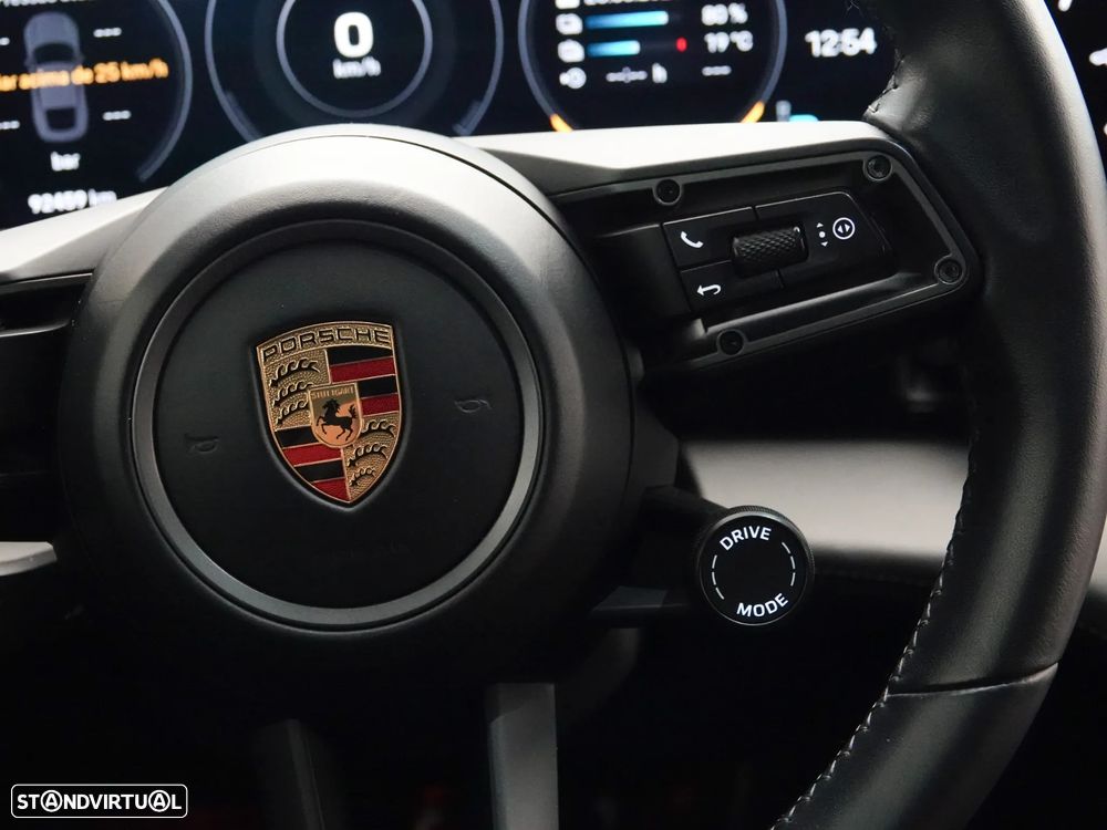Porsche Taycan Turbo S - 18