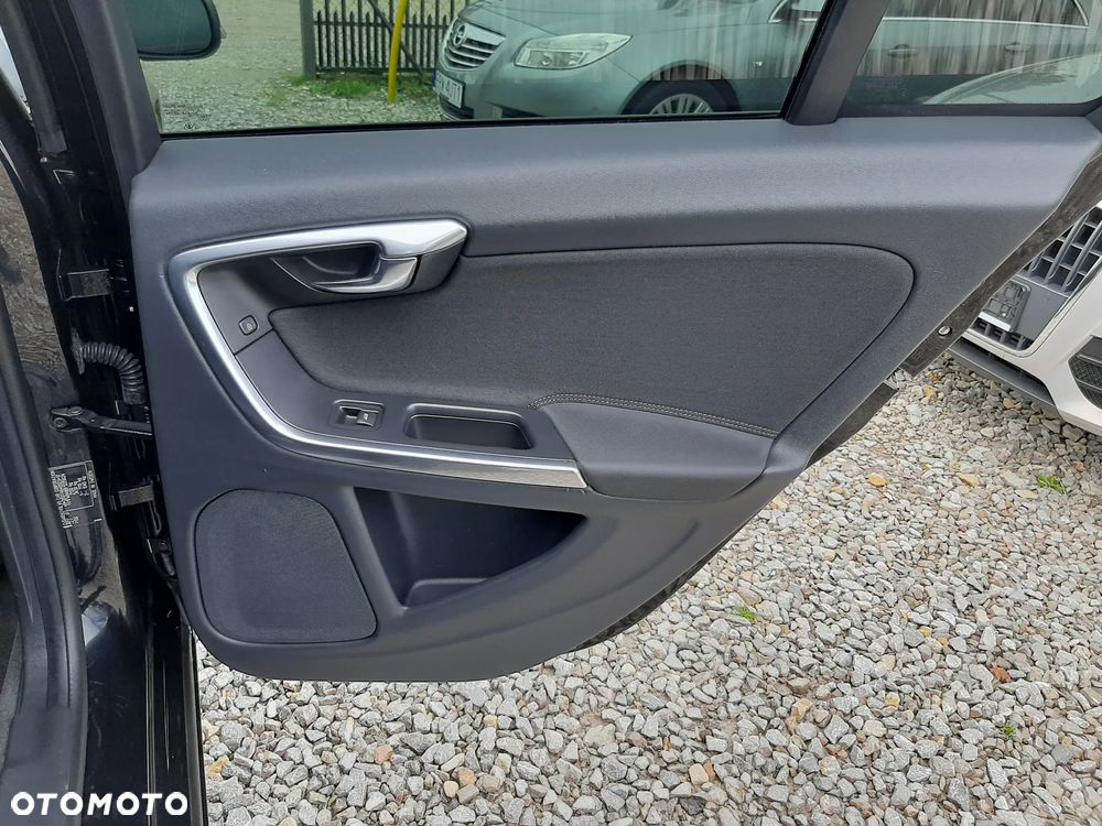 Volvo V60 D2 Momentum - 34