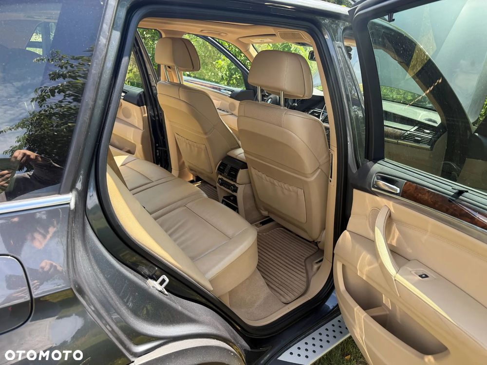 BMW X5 xDrive35i Edition Exclusive - 11