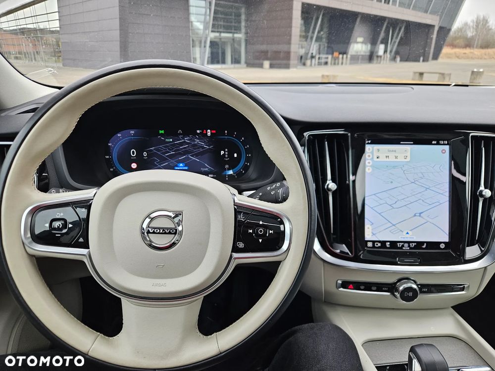 Volvo V60 Cross Country B5 B AWD Plus - 27