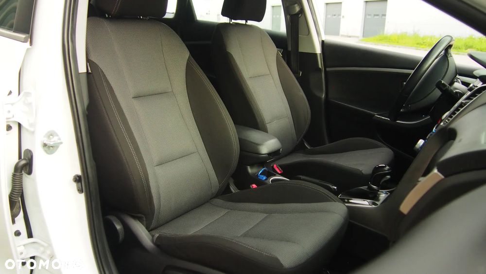 Hyundai i30 1.6 CRDi Automatik Style - 11