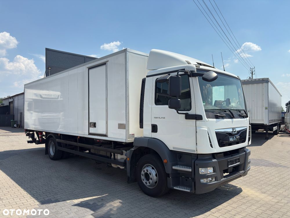MAN TGM 15.250 / CHŁODNIA CARRIER / DZIELONA KOMORA / DMC 16.000kg / 385.000km przebiegu / WINDA / EURO 6