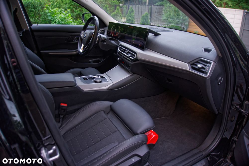 BMW Seria 3 318d MHEV - 14