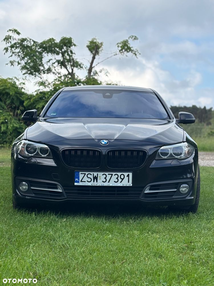 BMW Seria 5 525d xDrive - 12
