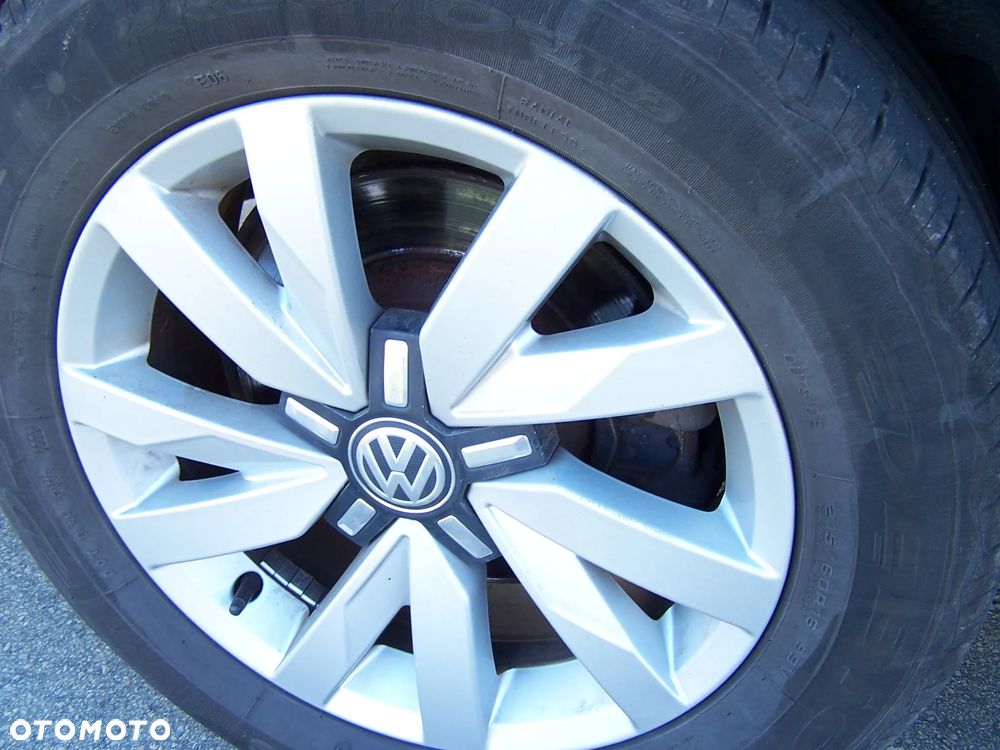 Volkswagen Passat 2.0 TDI SCR BlueMotion Technology 4Motion Trendline - 9